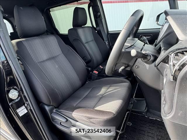 Toyota VOXY 2020-04 8362045-6