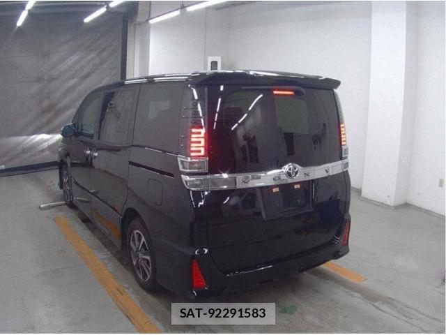 Toyota VOXY 2021-03 8362061-1