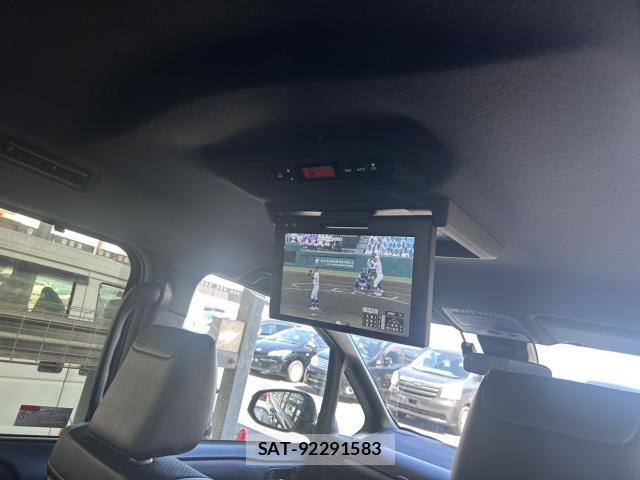 Toyota VOXY 2021-03 8362061-10