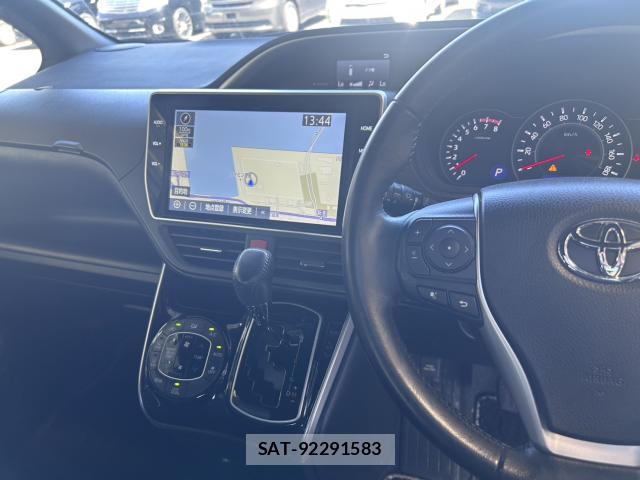 Toyota VOXY 2021-03 8362061-11