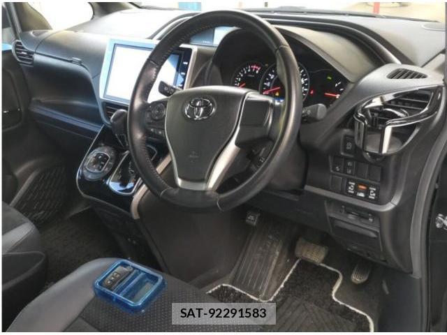 Toyota VOXY 2021-03 8362061-2