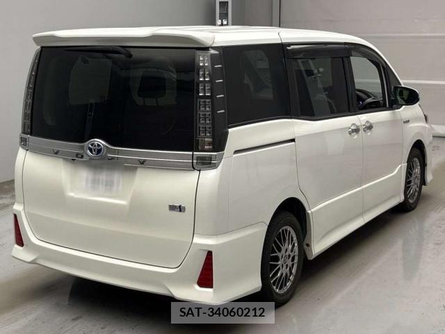 Toyota VOXY 2017-06 8362179-1