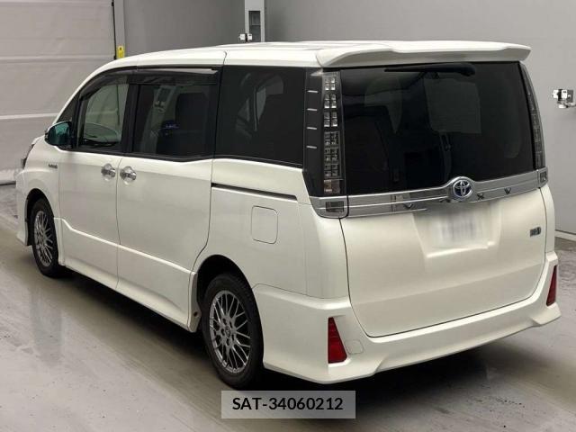 Toyota VOXY 2017-06 8362179-12