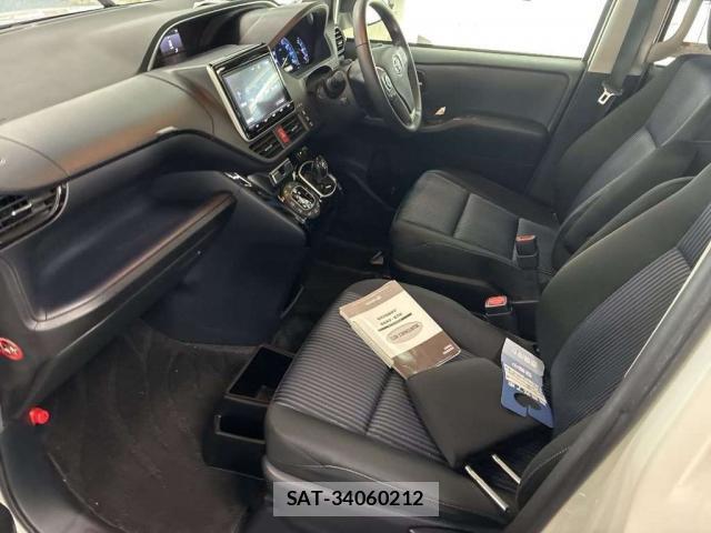 Toyota VOXY 2017-06 8362179-5