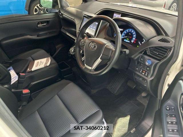 Toyota VOXY 2017-06 8362179-8