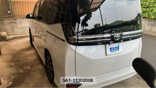 Toyota VOXY 2025-10 8362208-13