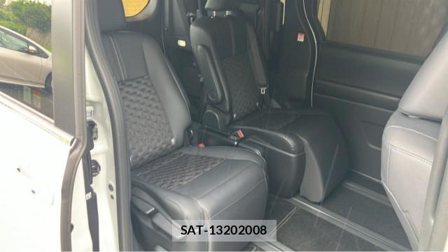 Toyota VOXY 2025-10 8362208-6