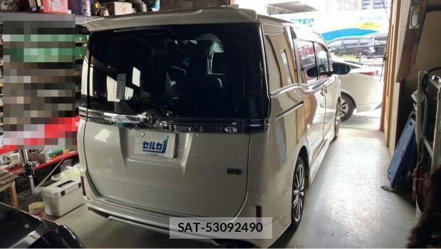 Toyota VOXY 2015-09 8362239-12