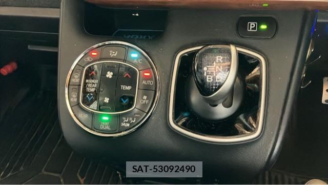 Toyota VOXY 2015-09 8362239-14