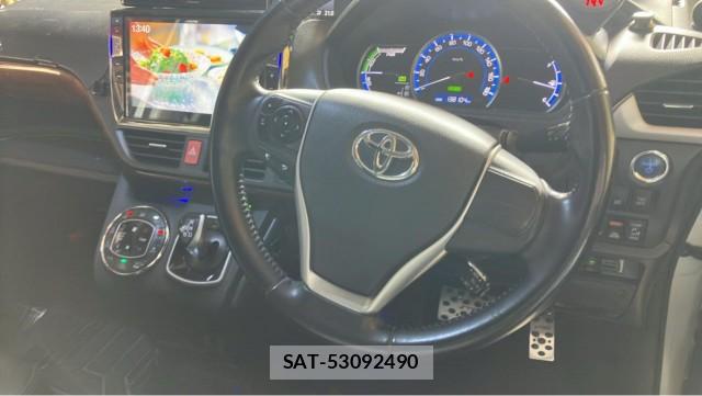 Toyota VOXY 2015-09 8362239-16