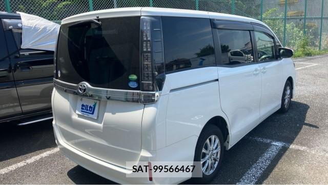 Toyota VOXY 2014-02 8362293-12