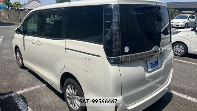 Toyota VOXY 2014-02 8362293-13