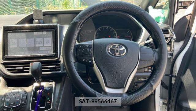 Toyota VOXY 2014-02 8362293-16