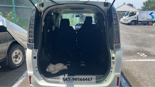 Toyota VOXY 2014-02 8362293-17