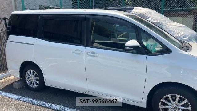 Toyota VOXY 2014-02 8362293-3