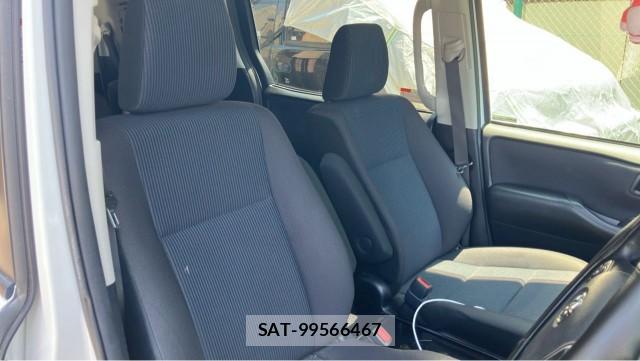 Toyota VOXY 2014-02 8362293-5