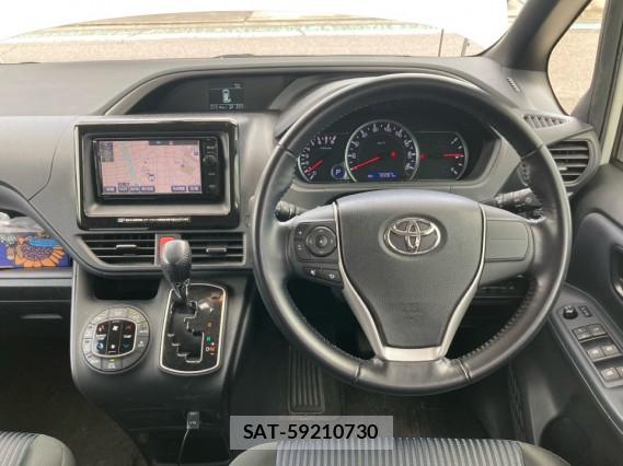 Toyota VOXY 2016-01 8362298-16