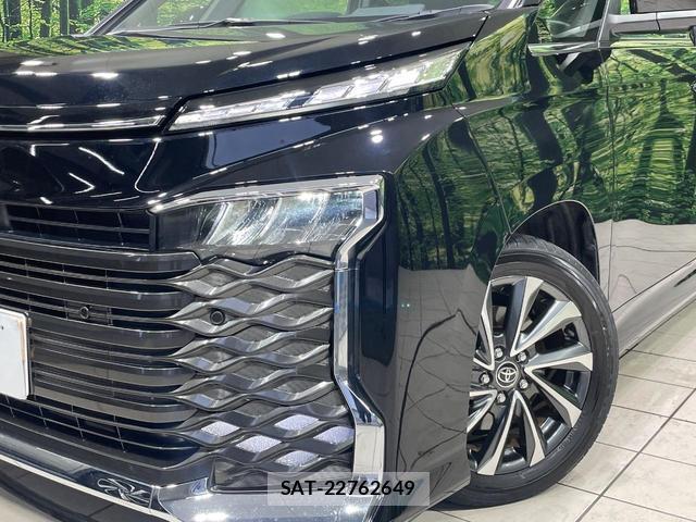 Toyota VOXY 2024-05 8362345-12