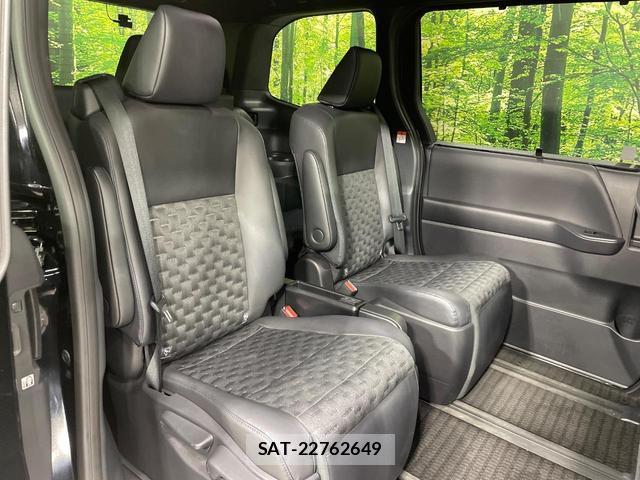 Toyota VOXY 2024-05 8362345-8