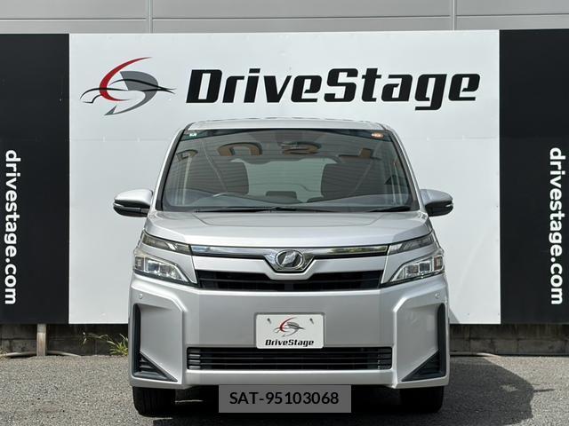 Toyota VOXY 2017-07 8362452-15