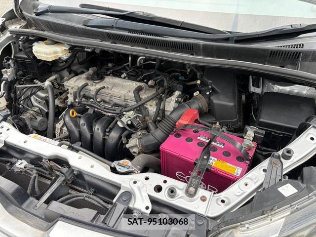 Toyota VOXY 2017-07 8362452-16
