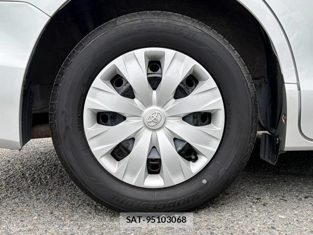 Toyota VOXY 2017-07 8362452-17