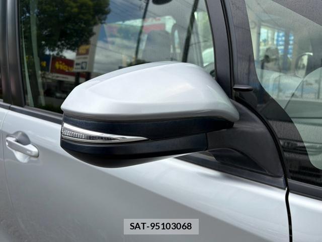 Toyota VOXY 2017-07 8362452-19