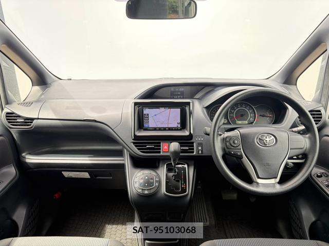 Toyota VOXY 2017-07 8362452-2