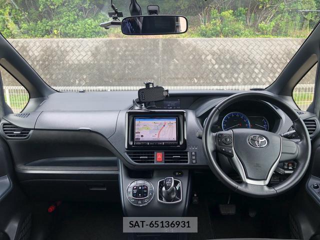 Toyota VOXY 2015-05 8362456-1
