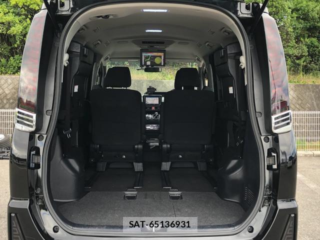 Toyota VOXY 2015-05 8362456-10