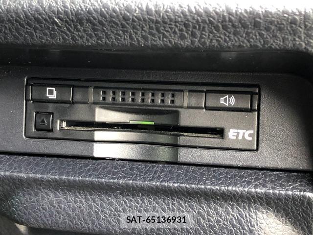 Toyota VOXY 2015-05 8362456-11
