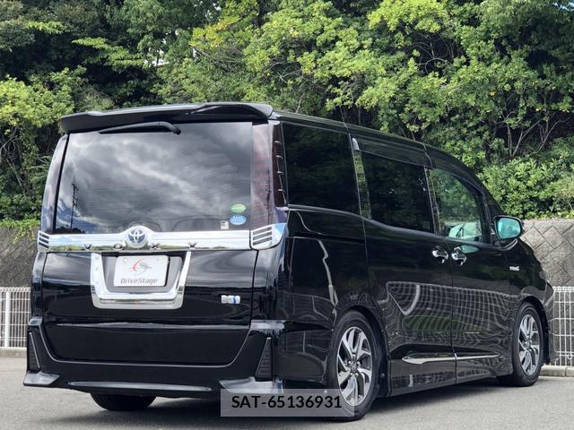 Toyota VOXY 2015-05 8362456-3