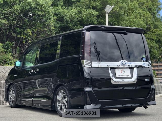 Toyota VOXY 2015-05 8362456-4