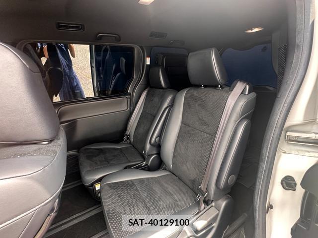 Toyota VOXY 2020-10 8362486-7