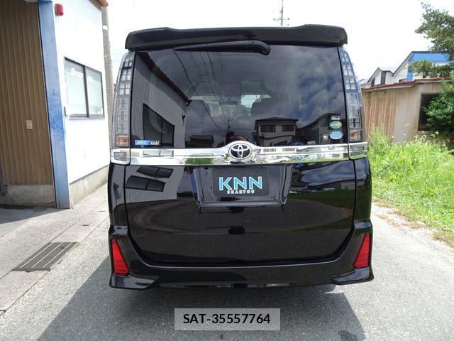 Toyota VOXY 2015-11 8362497-10