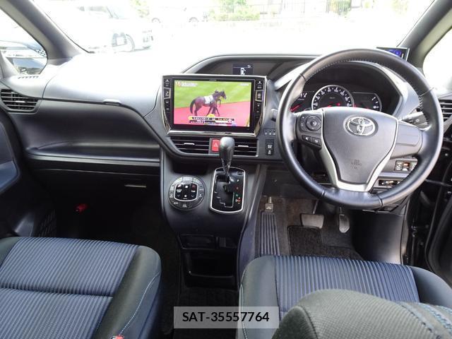 Toyota VOXY 2015-11 8362497-4
