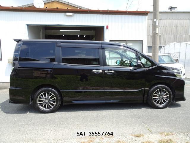 Toyota VOXY 2015-11 8362497-9