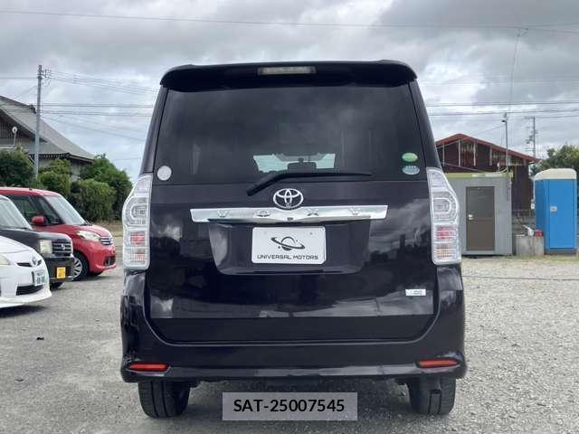 Toyota VOXY 2012-12 8362563-1
