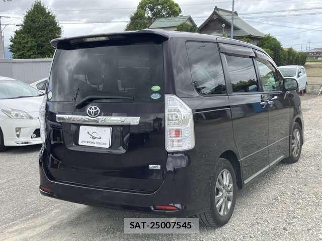 Toyota VOXY 2012-12 8362563-13