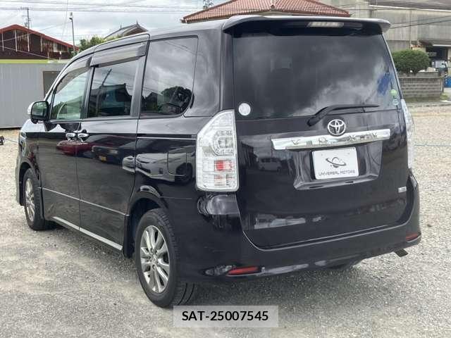 Toyota VOXY 2012-12 8362563-14