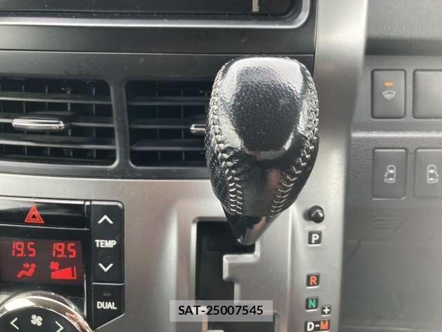 Toyota VOXY 2012-12 8362563-15