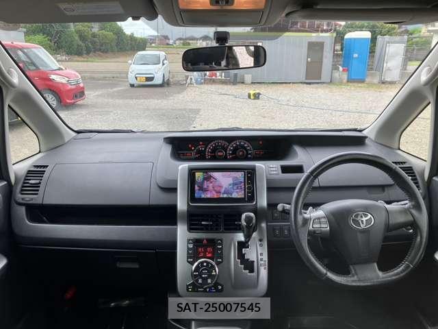 Toyota VOXY 2012-12 8362563-2