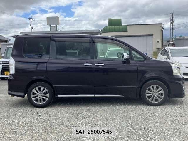 Toyota VOXY 2012-12 8362563-3