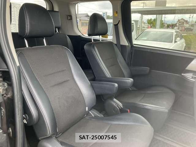 Toyota VOXY 2012-12 8362563-6