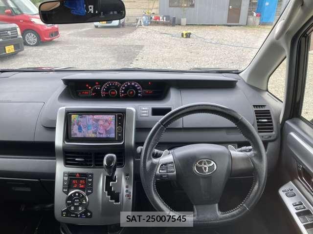 Toyota VOXY 2012-12 8362563-7