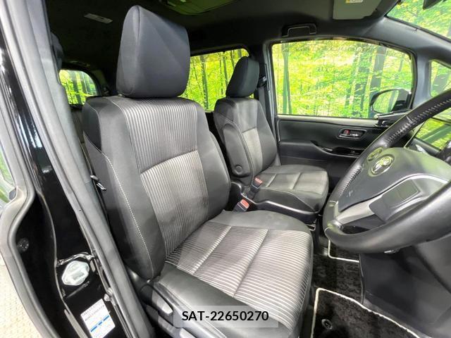 Toyota VOXY 2019-06 8362574-7