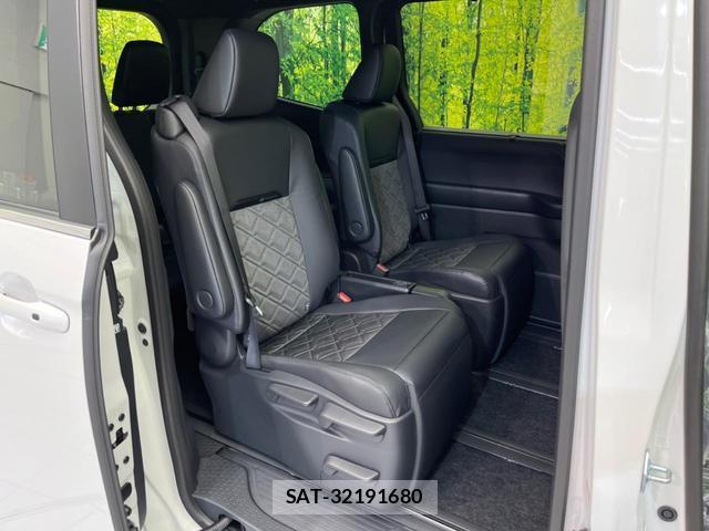 Toyota VOXY 2026-07 8362607-8