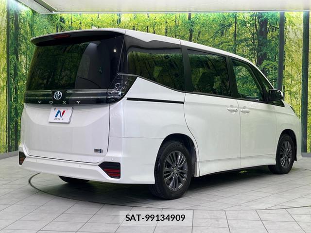 Toyota VOXY 2024-09 8362613-17