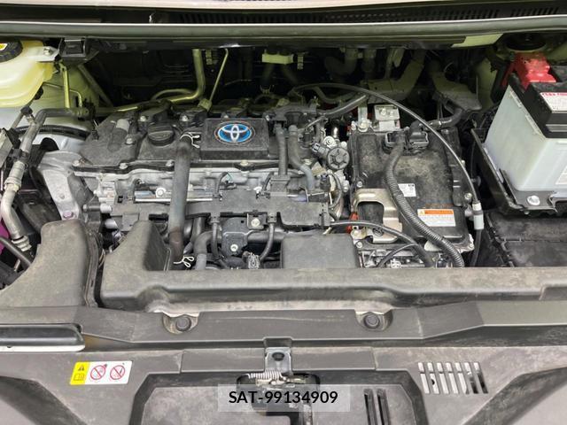 Toyota VOXY 2024-09 8362613-18