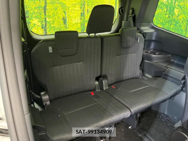 Toyota VOXY 2024-09 8362613-9